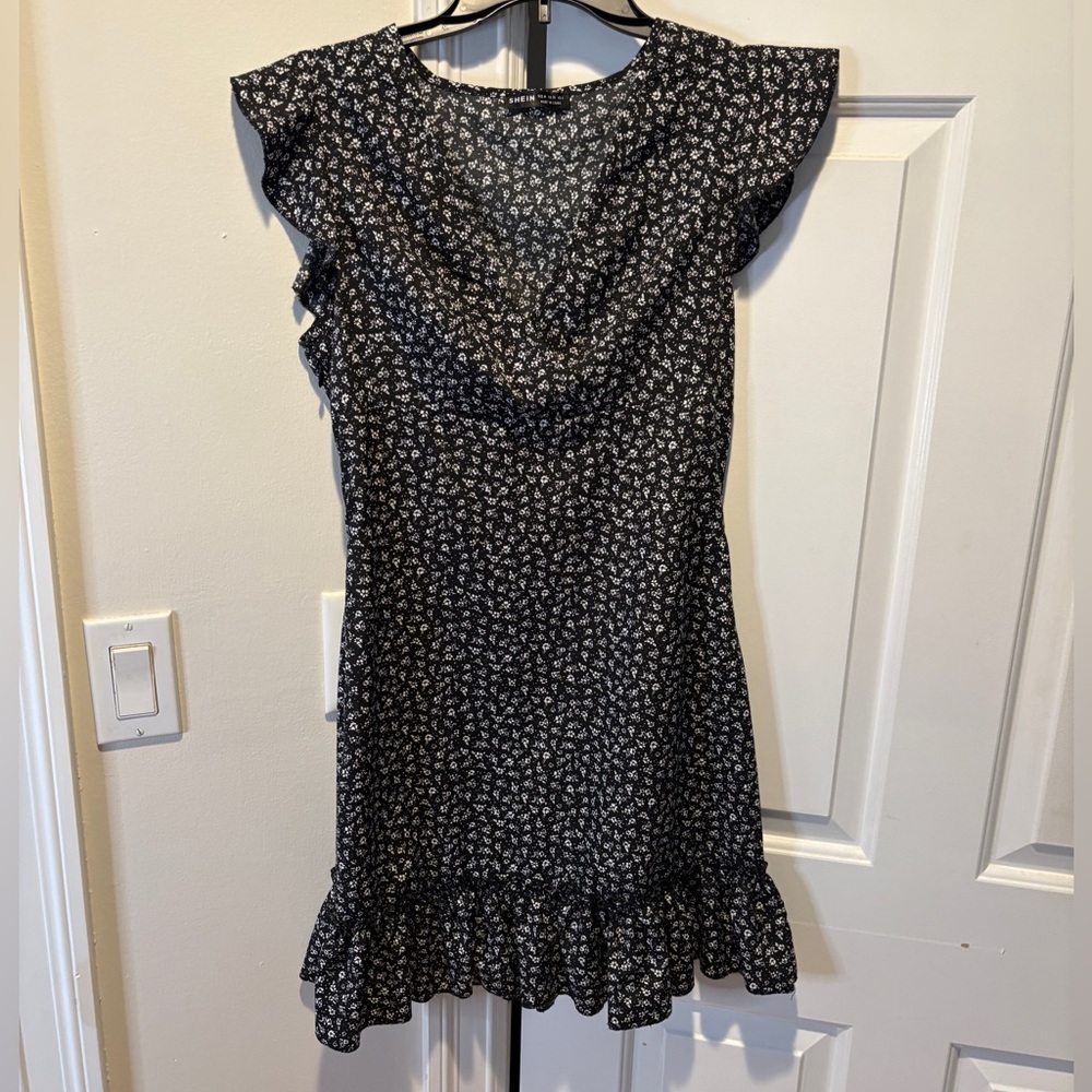 Plunging Neck Ruffle Hem Floral Dresss